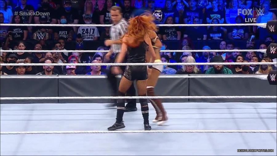 WWE_Supersized_SmackDown_2021_10_15_720p_HDTV_x264-NWCHD_mp4_005549621.jpg