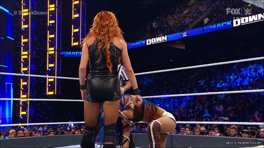 WWE_Supersized_SmackDown_2021_10_15_720p_HDTV_x264-NWCHD_mp4_005550822.jpg