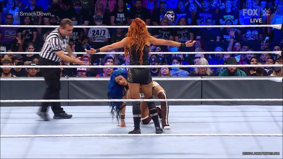 WWE_Supersized_SmackDown_2021_10_15_720p_HDTV_x264-NWCHD_mp4_005552024.jpg