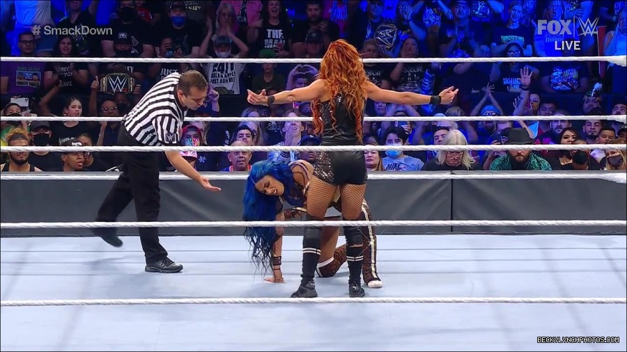WWE_Supersized_SmackDown_2021_10_15_720p_HDTV_x264-NWCHD_mp4_005553825.jpg