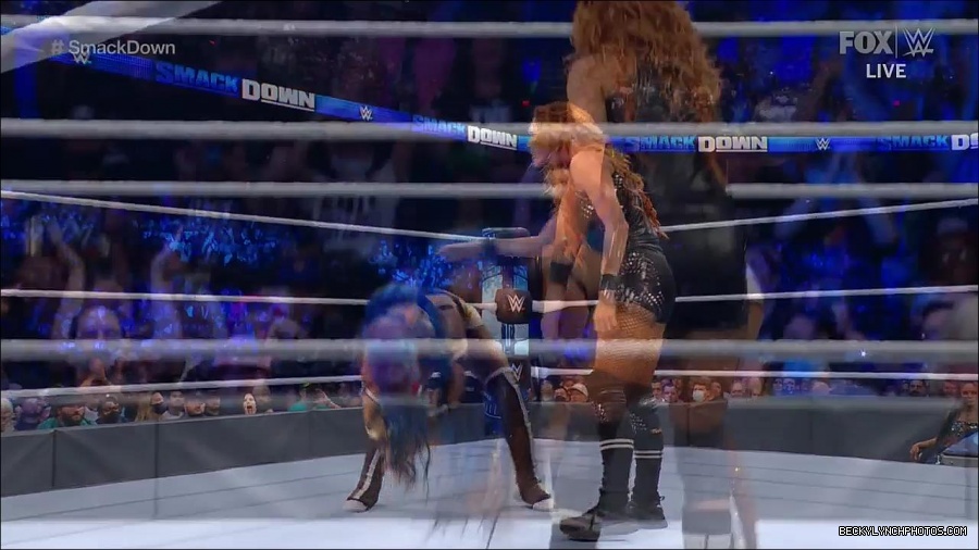 WWE_Supersized_SmackDown_2021_10_15_720p_HDTV_x264-NWCHD_mp4_005556228.jpg