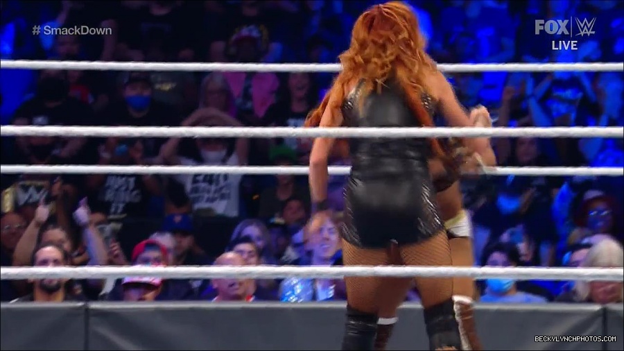 WWE_Supersized_SmackDown_2021_10_15_720p_HDTV_x264-NWCHD_mp4_005556828.jpg