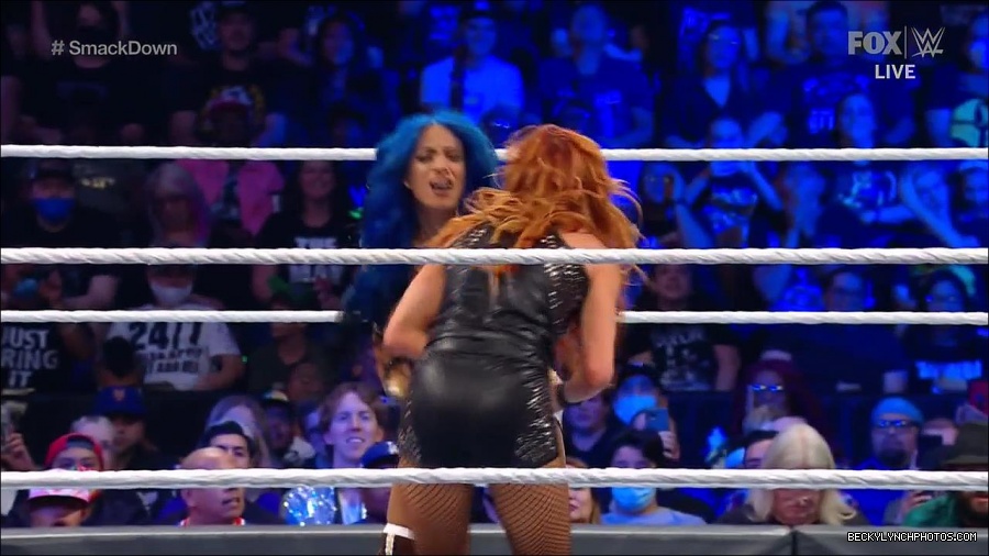 WWE_Supersized_SmackDown_2021_10_15_720p_HDTV_x264-NWCHD_mp4_005557429.jpg