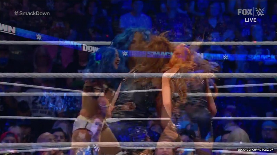 WWE_Supersized_SmackDown_2021_10_15_720p_HDTV_x264-NWCHD_mp4_005558630.jpg