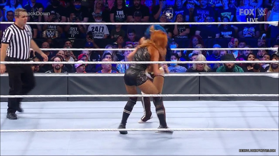WWE_Supersized_SmackDown_2021_10_15_720p_HDTV_x264-NWCHD_mp4_005560432.jpg