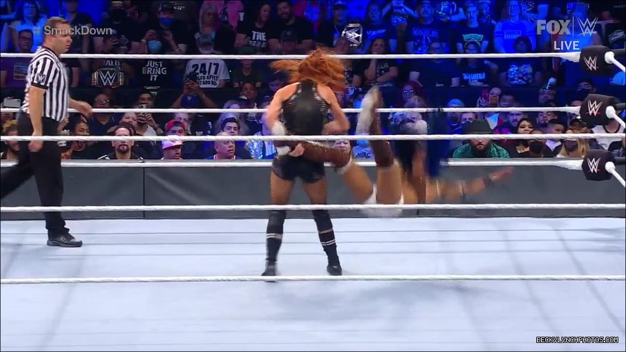WWE_Supersized_SmackDown_2021_10_15_720p_HDTV_x264-NWCHD_mp4_005567039.jpg