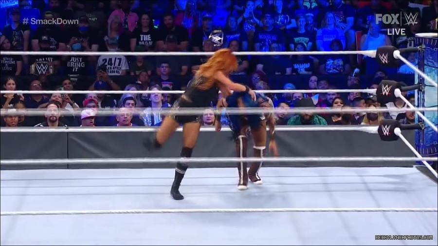 WWE_Supersized_SmackDown_2021_10_15_720p_HDTV_x264-NWCHD_mp4_005570042.jpg