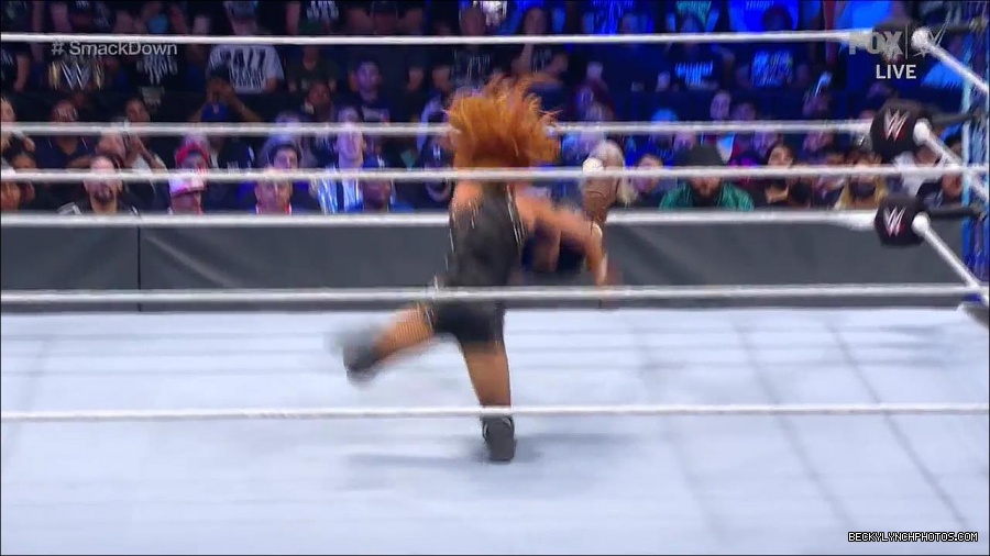 WWE_Supersized_SmackDown_2021_10_15_720p_HDTV_x264-NWCHD_mp4_005570642.jpg