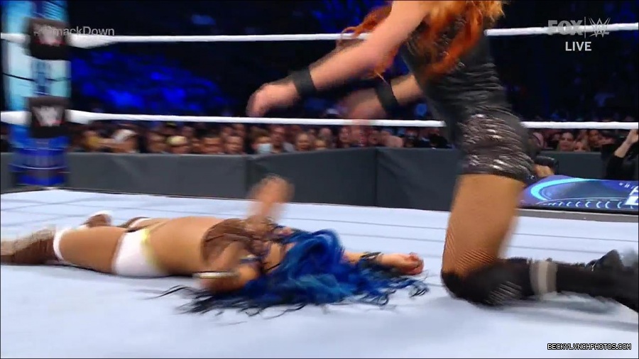 WWE_Supersized_SmackDown_2021_10_15_720p_HDTV_x264-NWCHD_mp4_005571843.jpg