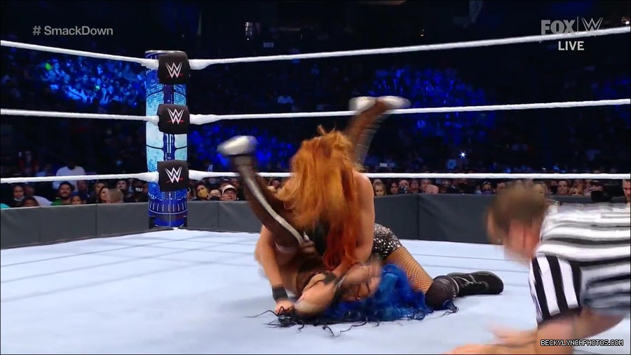WWE_Supersized_SmackDown_2021_10_15_720p_HDTV_x264-NWCHD_mp4_005574246.jpg