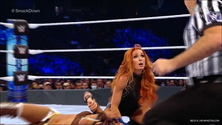 WWE_Supersized_SmackDown_2021_10_15_720p_HDTV_x264-NWCHD_mp4_005576048.jpg