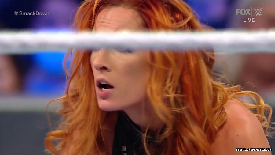 WWE_Supersized_SmackDown_2021_10_15_720p_HDTV_x264-NWCHD_mp4_005583855.jpg