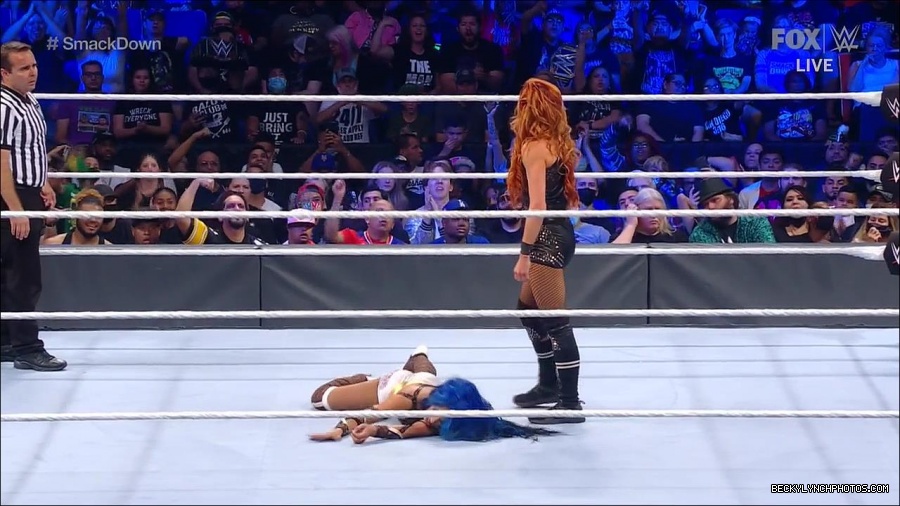 WWE_Supersized_SmackDown_2021_10_15_720p_HDTV_x264-NWCHD_mp4_005599471.jpg