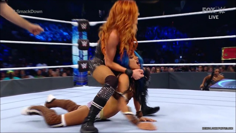 WWE_Supersized_SmackDown_2021_10_15_720p_HDTV_x264-NWCHD_mp4_005603675.jpg