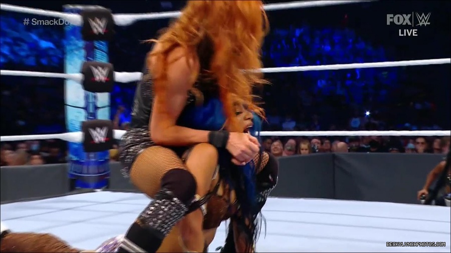 WWE_Supersized_SmackDown_2021_10_15_720p_HDTV_x264-NWCHD_mp4_005604276.jpg
