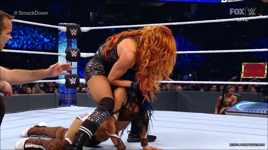 WWE_Supersized_SmackDown_2021_10_15_720p_HDTV_x264-NWCHD_mp4_005610282.jpg