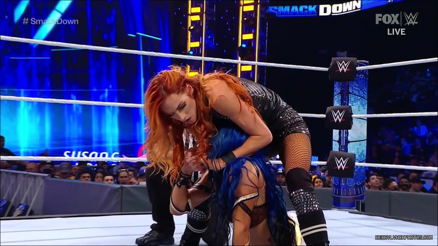 WWE_Supersized_SmackDown_2021_10_15_720p_HDTV_x264-NWCHD_mp4_005611483.jpg