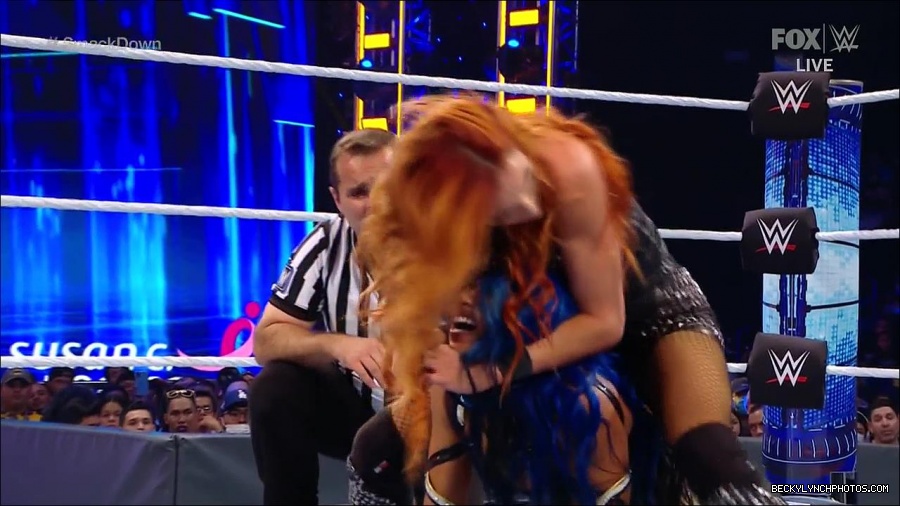 WWE_Supersized_SmackDown_2021_10_15_720p_HDTV_x264-NWCHD_mp4_005613285.jpg