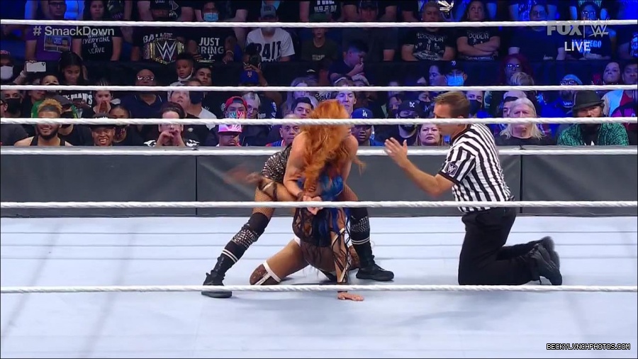 WWE_Supersized_SmackDown_2021_10_15_720p_HDTV_x264-NWCHD_mp4_005618090.jpg