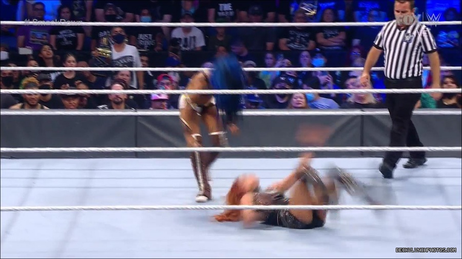 WWE_Supersized_SmackDown_2021_10_15_720p_HDTV_x264-NWCHD_mp4_005624696.jpg
