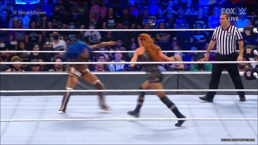 WWE_Supersized_SmackDown_2021_10_15_720p_HDTV_x264-NWCHD_mp4_005626498.jpg