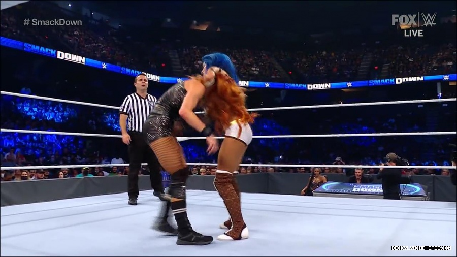 WWE_Supersized_SmackDown_2021_10_15_720p_HDTV_x264-NWCHD_mp4_005628300.jpg