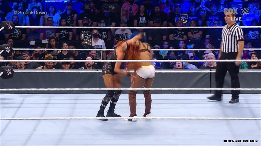 WWE_Supersized_SmackDown_2021_10_15_720p_HDTV_x264-NWCHD_mp4_005628900.jpg