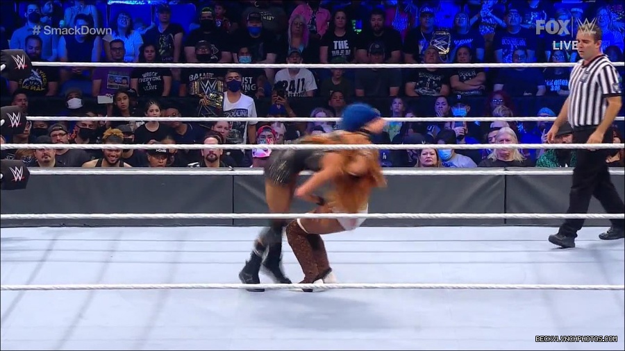 WWE_Supersized_SmackDown_2021_10_15_720p_HDTV_x264-NWCHD_mp4_005629501.jpg