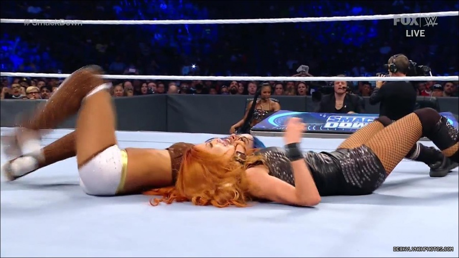 WWE_Supersized_SmackDown_2021_10_15_720p_HDTV_x264-NWCHD_mp4_005630702.jpg