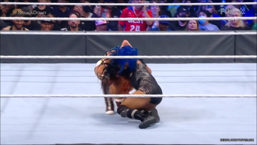 WWE_Supersized_SmackDown_2021_10_15_720p_HDTV_x264-NWCHD_mp4_005632504.jpg