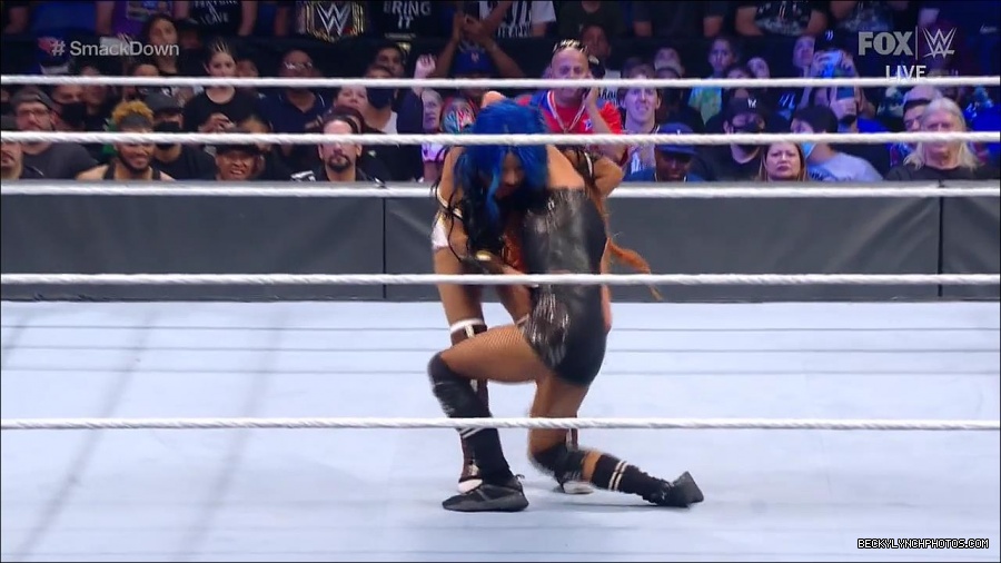 WWE_Supersized_SmackDown_2021_10_15_720p_HDTV_x264-NWCHD_mp4_005633105.jpg