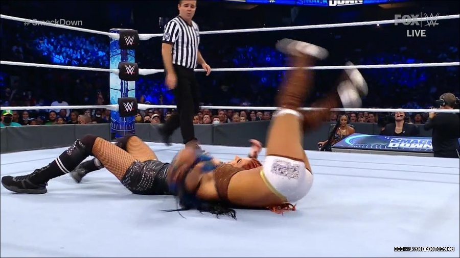 WWE_Supersized_SmackDown_2021_10_15_720p_HDTV_x264-NWCHD_mp4_005636108.jpg