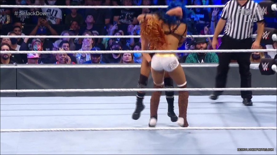 WWE_Supersized_SmackDown_2021_10_15_720p_HDTV_x264-NWCHD_mp4_005638510.jpg
