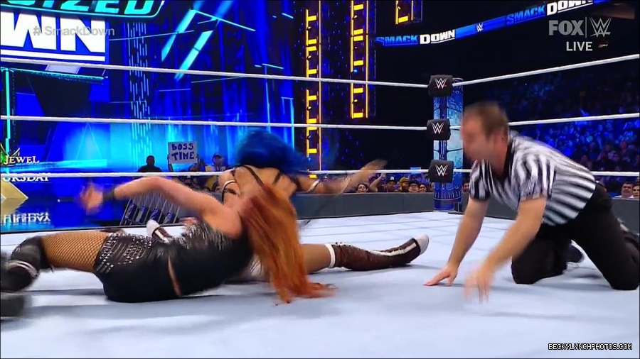 WWE_Supersized_SmackDown_2021_10_15_720p_HDTV_x264-NWCHD_mp4_005643915.jpg