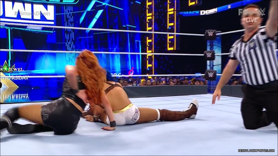 WWE_Supersized_SmackDown_2021_10_15_720p_HDTV_x264-NWCHD_mp4_005644516.jpg