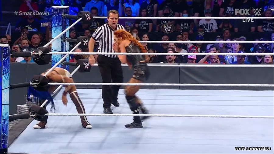 WWE_Supersized_SmackDown_2021_10_15_720p_HDTV_x264-NWCHD_mp4_005660732.jpg