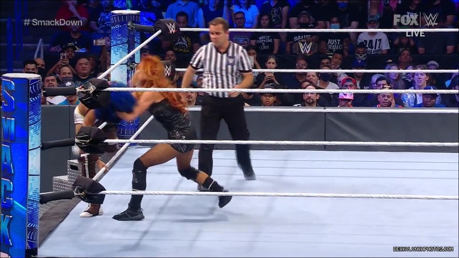 WWE_Supersized_SmackDown_2021_10_15_720p_HDTV_x264-NWCHD_mp4_005661933.jpg