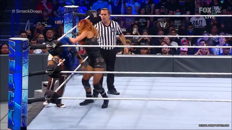 WWE_Supersized_SmackDown_2021_10_15_720p_HDTV_x264-NWCHD_mp4_005666138.jpg