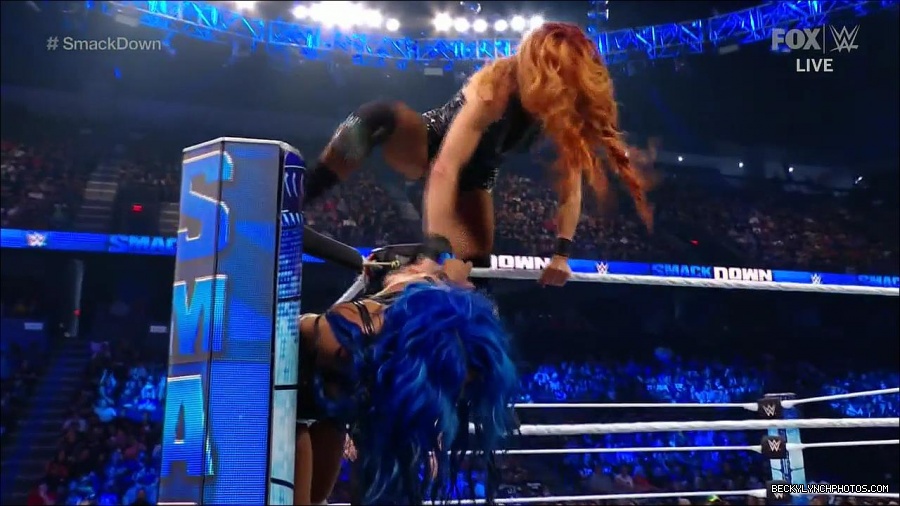WWE_Supersized_SmackDown_2021_10_15_720p_HDTV_x264-NWCHD_mp4_005670942.jpg