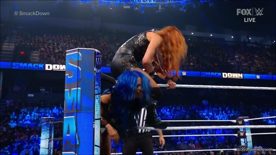 WWE_Supersized_SmackDown_2021_10_15_720p_HDTV_x264-NWCHD_mp4_005672144.jpg