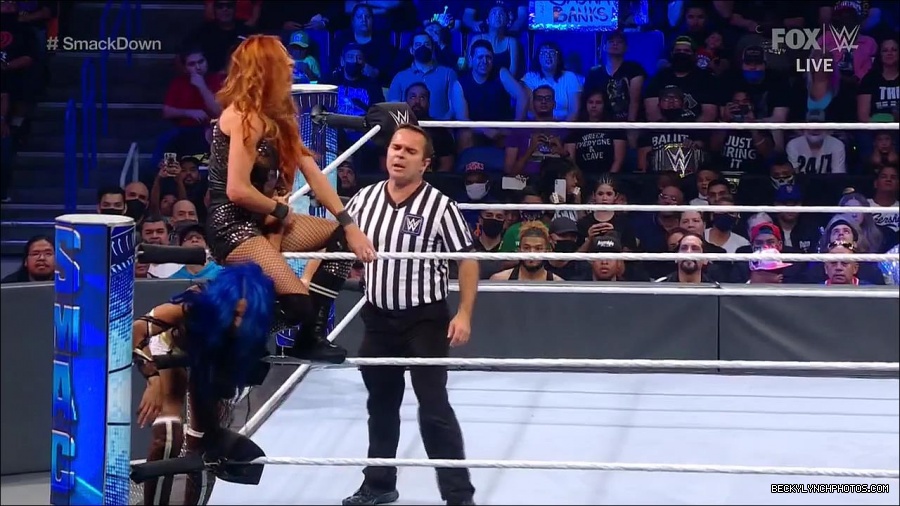 WWE_Supersized_SmackDown_2021_10_15_720p_HDTV_x264-NWCHD_mp4_005672744.jpg