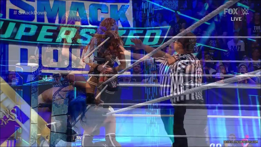 WWE_Supersized_SmackDown_2021_10_15_720p_HDTV_x264-NWCHD_mp4_005674546.jpg