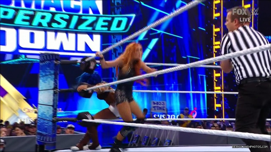 WWE_Supersized_SmackDown_2021_10_15_720p_HDTV_x264-NWCHD_mp4_005682354.jpg