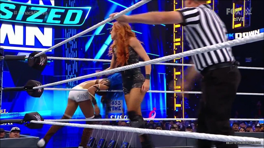 WWE_Supersized_SmackDown_2021_10_15_720p_HDTV_x264-NWCHD_mp4_005683555.jpg