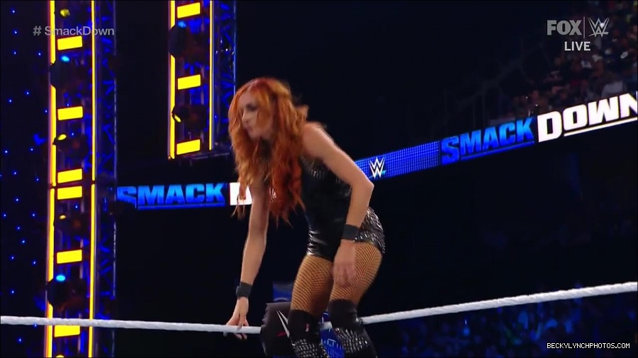 WWE_Supersized_SmackDown_2021_10_15_720p_HDTV_x264-NWCHD_mp4_005691363.jpg