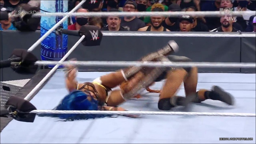 WWE_Supersized_SmackDown_2021_10_15_720p_HDTV_x264-NWCHD_mp4_005693765.jpg