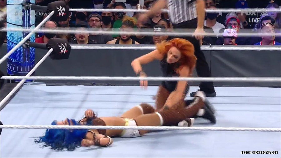 WWE_Supersized_SmackDown_2021_10_15_720p_HDTV_x264-NWCHD_mp4_005694966.jpg