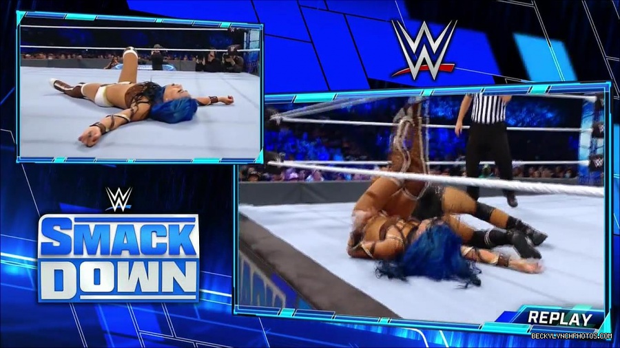 WWE_Supersized_SmackDown_2021_10_15_720p_HDTV_x264-NWCHD_mp4_005709514.jpg