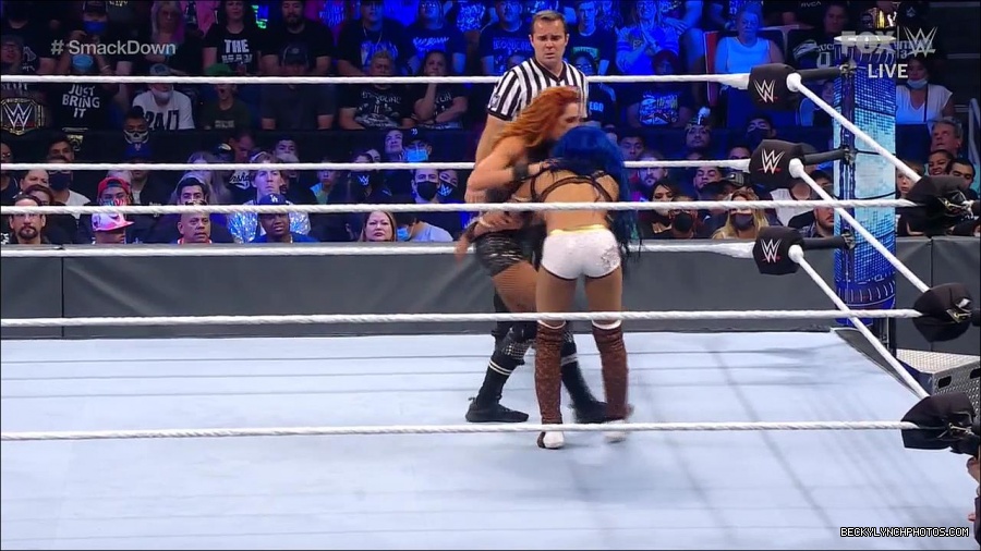 WWE_Supersized_SmackDown_2021_10_15_720p_HDTV_x264-NWCHD_mp4_005750956.jpg