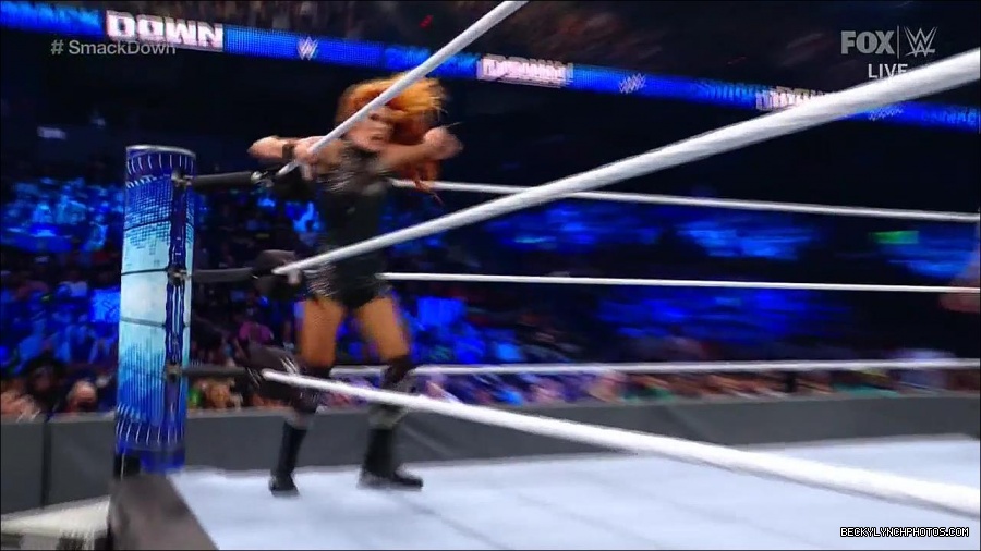 WWE_Supersized_SmackDown_2021_10_15_720p_HDTV_x264-NWCHD_mp4_005753959.jpg